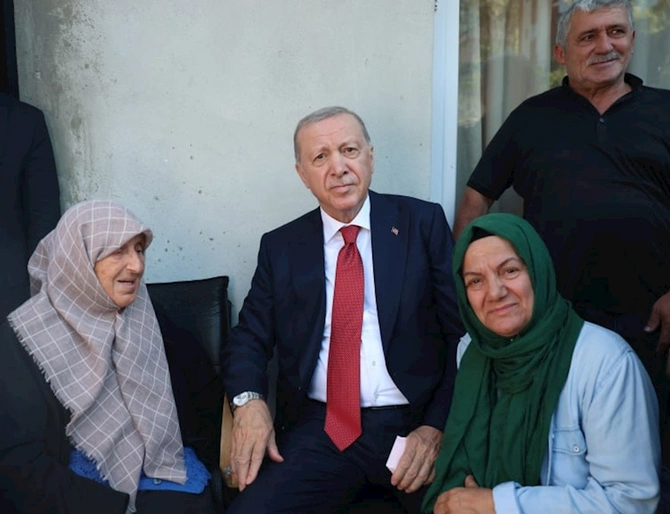 Ərdoğan anadan olduğu Rizəyə getdi — FOTOLAR