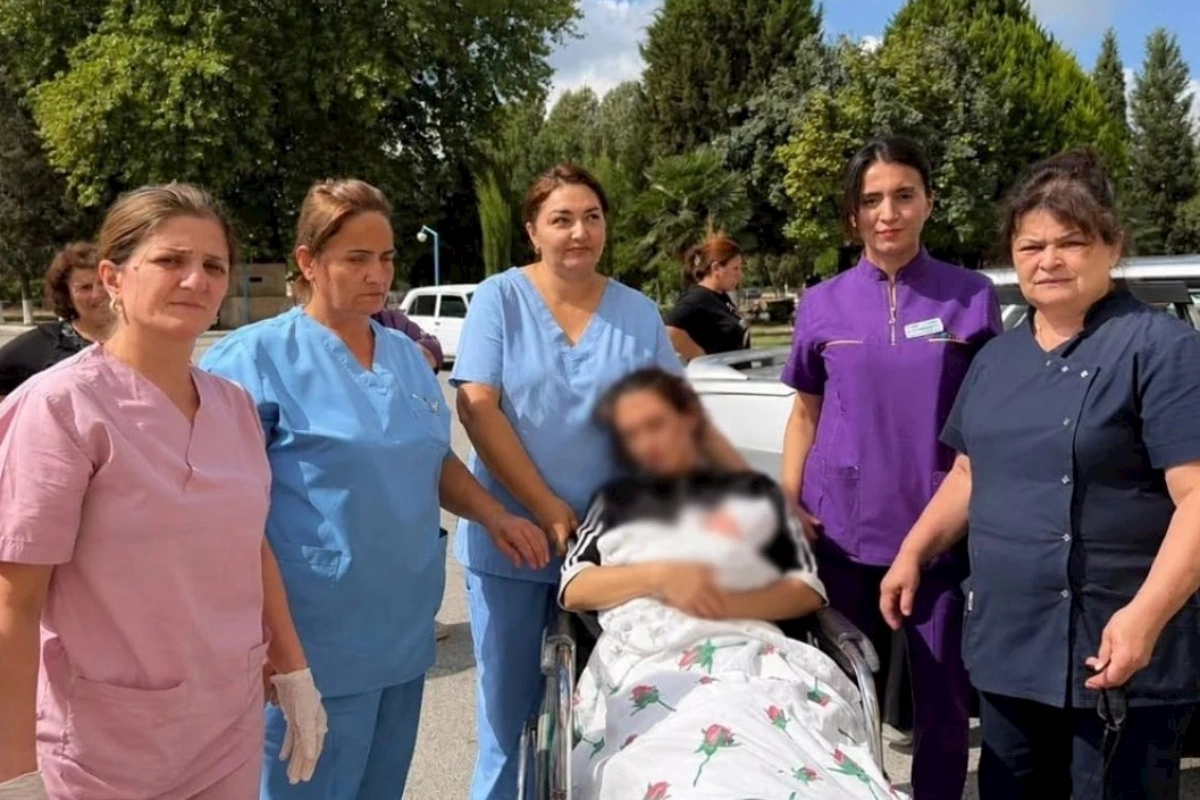 Bərdədə xəstəxananın həyətində doğuş oldu