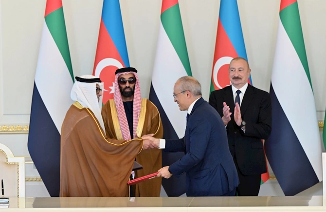 Prezident İlham Əliyev Birləşmiş Ərəb Əmirliklərinin milli təhlükəsizlik müşavirini qəbul edib — FOTOLAR Prezident İlham Əliyev Birləşmiş Ərəb Əmirliklərinin milli təhlükəsizlik müşavirini qəbul edib — FOTOLAR
