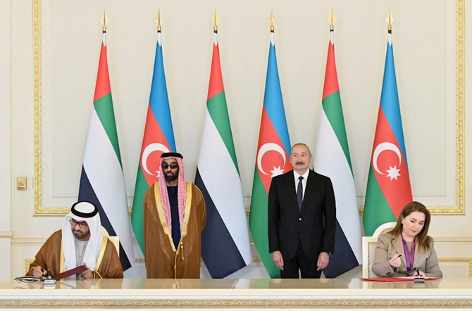 Prezident İlham Əliyev Birləşmiş Ərəb Əmirliklərinin milli təhlükəsizlik müşavirini qəbul edib — FOTOLAR Prezident İlham Əliyev Birləşmiş Ərəb Əmirliklərinin milli təhlükəsizlik müşavirini qəbul edib — FOTOLAR