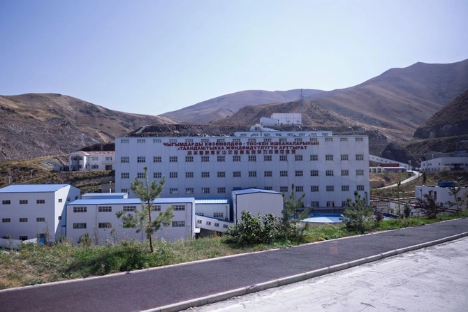 Azərbaycan nümayəndə heyəti Qırğızıstanda “Altynken” qızıl mədəni və affinaj zavodu ilə tanış olub — FOTOLAR