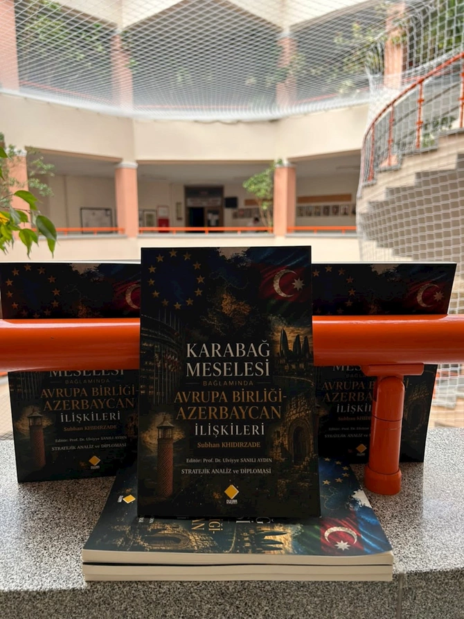 İstanbul Universitetinin doktorantı Azərbaycanın diplomatik zəfərini Türkiyə akademiyasına daşıdı — FOTOLAR