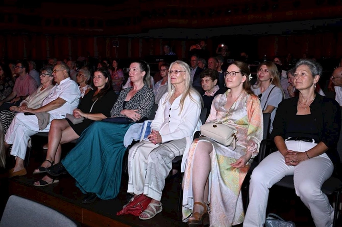 Milli rəqs sənətimizin Montrö festivalında təntənəsi — VİDEO