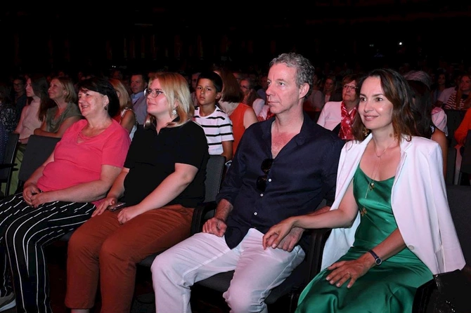 Milli rəqs sənətimizin Montrö festivalında təntənəsi — VİDEO