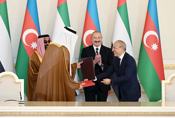 Prezident İlham Əliyev Birləşmiş Ərəb Əmirliklərinin milli təhlükəsizlik müşavirini qəbul edib — FOTOLAR Prezident İlham Əliyev Birləşmiş Ərəb Əmirliklərinin milli təhlükəsizlik müşavirini qəbul edib — FOTOLAR