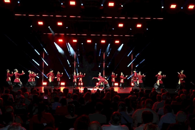 Milli rəqs sənətimizin Montrö festivalında təntənəsi — VİDEO