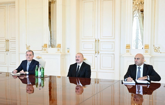 Prezident İlham Əliyev Türkiyənin xarici işlər nazirini qəbul edib — FOTOLAR