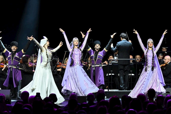Montrödə Azərbaycanın incəsənət nümayəndələrinin iştirakı ilə qala konsert keçirildi — FOTOLAR Montrödə Azərbaycanın incəsənət nümayəndələrinin iştirakı ilə qala konsert keçirildi — FOTOLAR