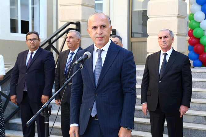 Hacıqabul şəhərində yeni məktəb binasının açılışı keçirildi — FOTOLAR