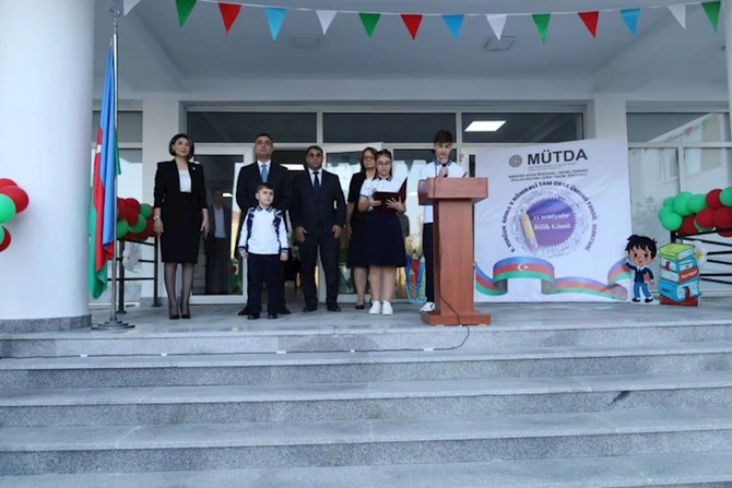 Yevlax Şəhər İcra Hakimiyyətinin Başçısı şəhid övladını ilk dərsə aparıb — FOTOLAR