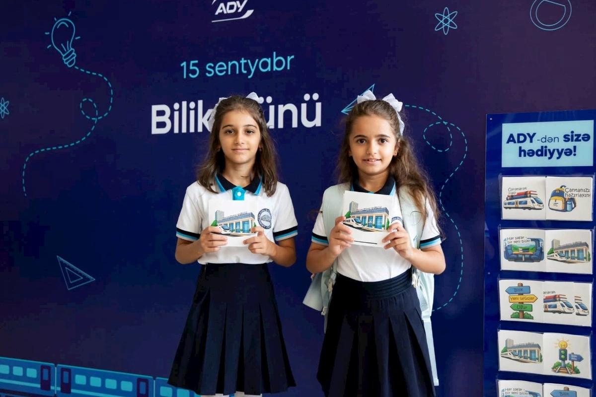 Bilik Günündə Bakı Dəmiryol Vağzalında sərnişinlər xoş surprizlə qarşılaşdı — FOTOLAR