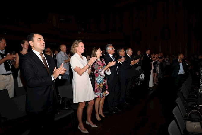 Montrödə Azərbaycanın incəsənət nümayəndələrinin iştirakı ilə qala konsert keçirildi — FOTOLAR Montrödə Azərbaycanın incəsənət nümayəndələrinin iştirakı ilə qala konsert keçirildi — FOTOLAR