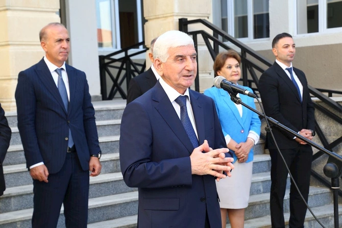 Hacıqabul şəhərində yeni məktəb binasının açılışı keçirildi — FOTOLAR