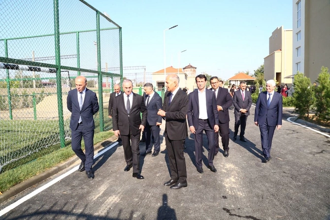 Hacıqabul şəhərində yeni məktəb binasının açılışı keçirildi — FOTOLAR