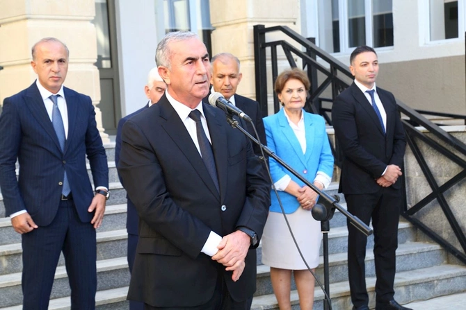 Hacıqabul şəhərində yeni məktəb binasının açılışı keçirildi — FOTOLAR
