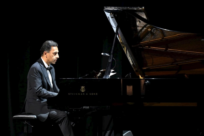 Montrödə Azərbaycanın incəsənət nümayəndələrinin iştirakı ilə qala konsert keçirildi — FOTOLAR Montrödə Azərbaycanın incəsənət nümayəndələrinin iştirakı ilə qala konsert keçirildi — FOTOLAR