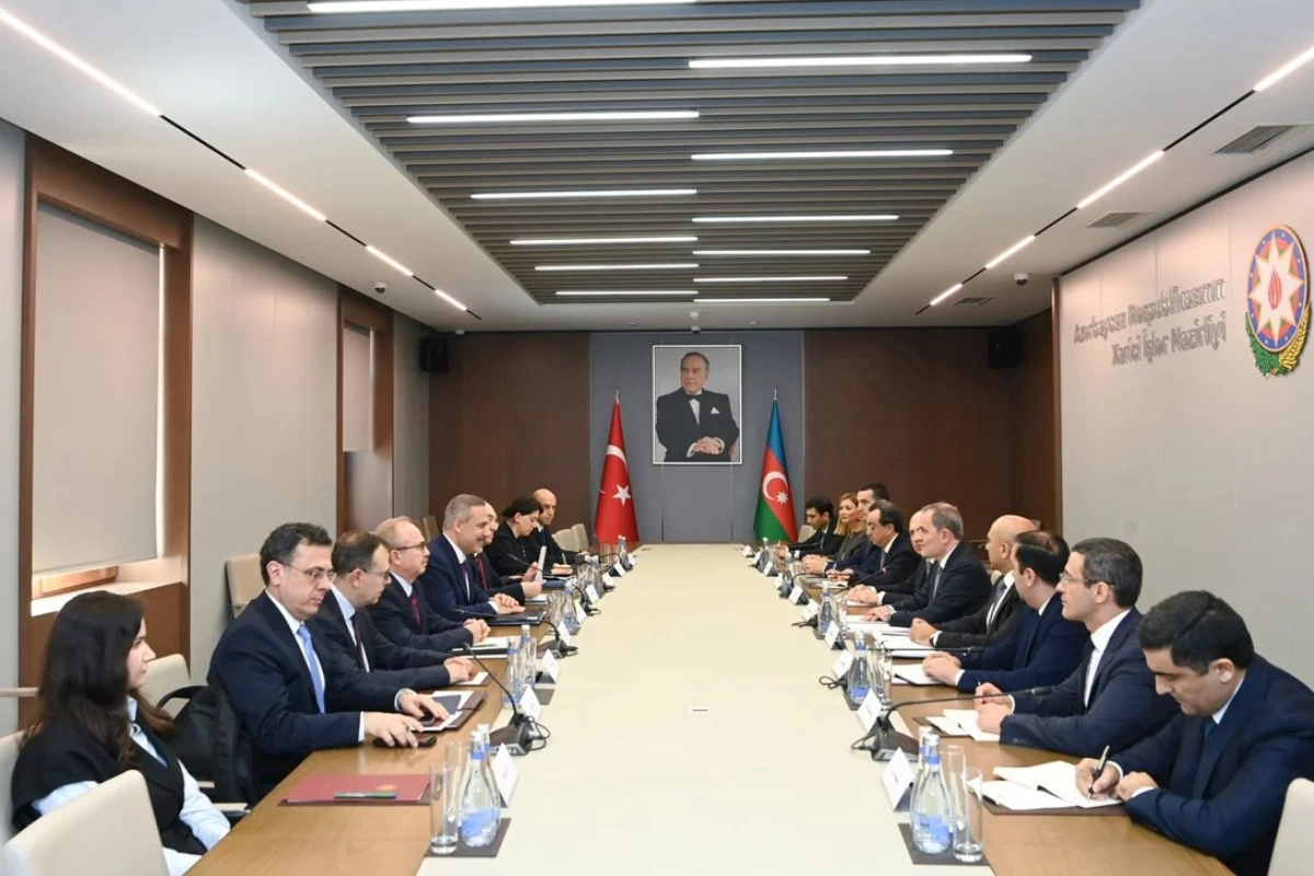 Ceyhun Bayramov və Hakan Fidan Cənubi Qafqaz və Yaxın Şərqdəki vəziyyəti müzakirə ediblər — FOTOLAR