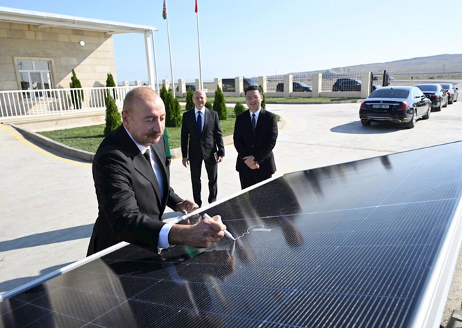 Prezident “Qobustan” Günəş Elektrik Stansiyasının açılışında — FOTOLAR Prezident “Qobustan” Günəş Elektrik Stansiyasının açılışında — FOTOLAR