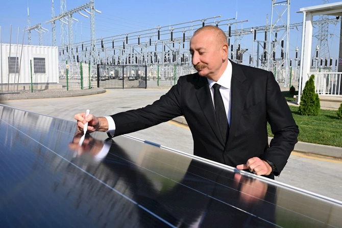 Prezident “Qobustan” Günəş Elektrik Stansiyasının açılışında — FOTOLAR Prezident “Qobustan” Günəş Elektrik Stansiyasının açılışında — FOTOLAR