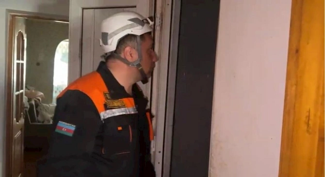 Badamdarda yaşayış binasında partlayış olub, xəsarət alan var — FOTOLAR Badamdarda yaşayış binasında partlayış olub, xəsarət alan var — FOTOLAR