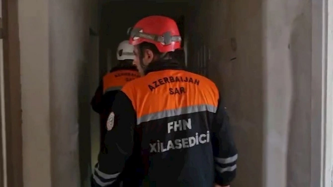 Badamdarda yaşayış binasında partlayış olub, xəsarət alan var — FOTOLAR Badamdarda yaşayış binasında partlayış olub, xəsarət alan var — FOTOLAR