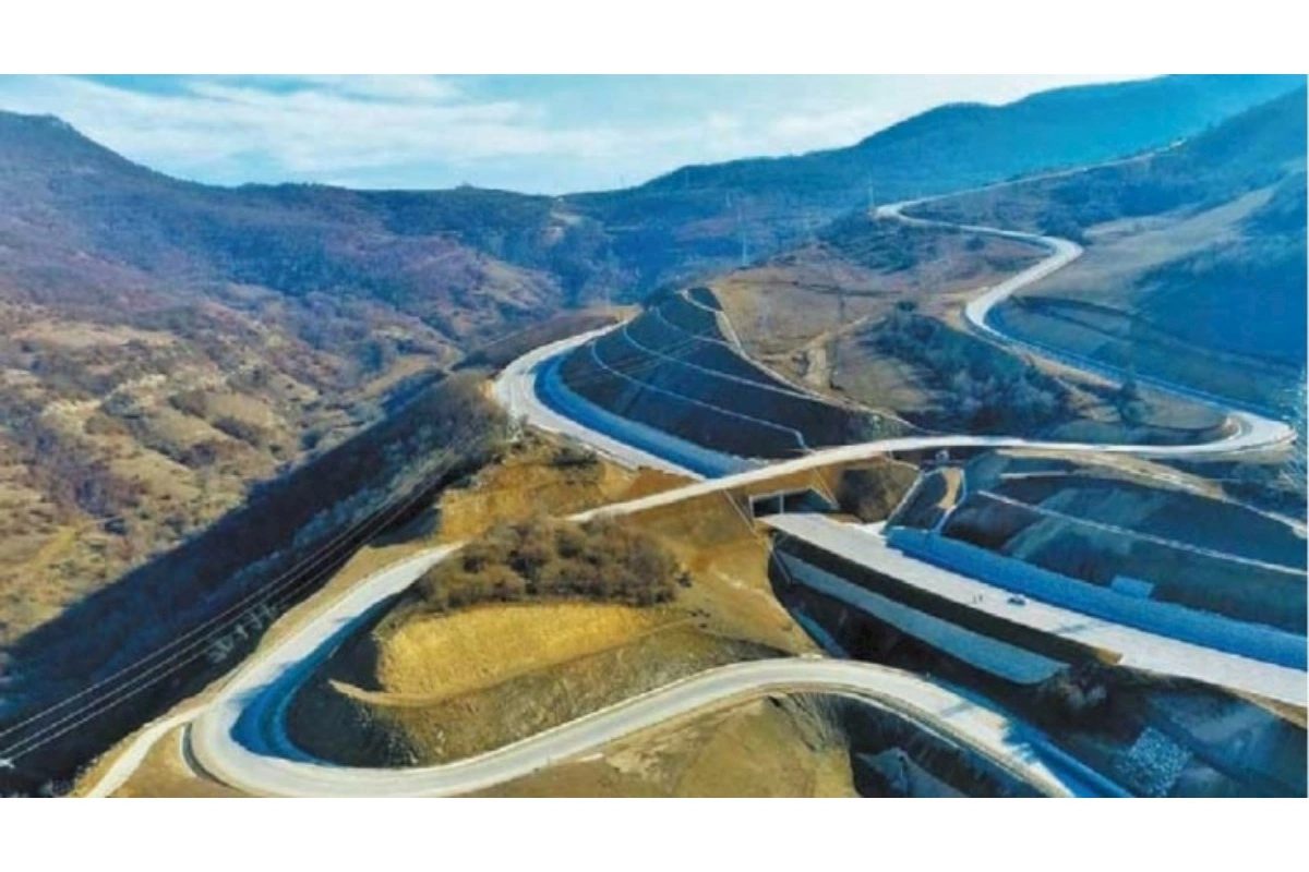 Sülhə gedən yol tarixi həqiqətdən keçir