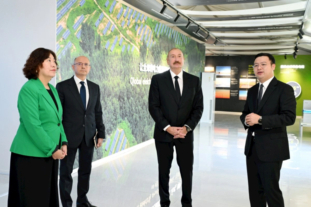 Prezident “Qobustan” Günəş Elektrik Stansiyasının açılışında — FOTOLAR