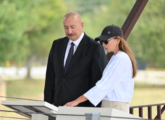 Prezident Şamaxıda Pir Ömər Sultan ziyarətgahında aparılan konservasiya işləri ilə tanış olub — FOTOLAR (YENİLƏNİB) Prezident Şamaxıda Pir Ömər Sultan ziyarətgahında aparılan konservasiya işləri ilə tanış olub — FOTOLAR (YENİLƏNİB)