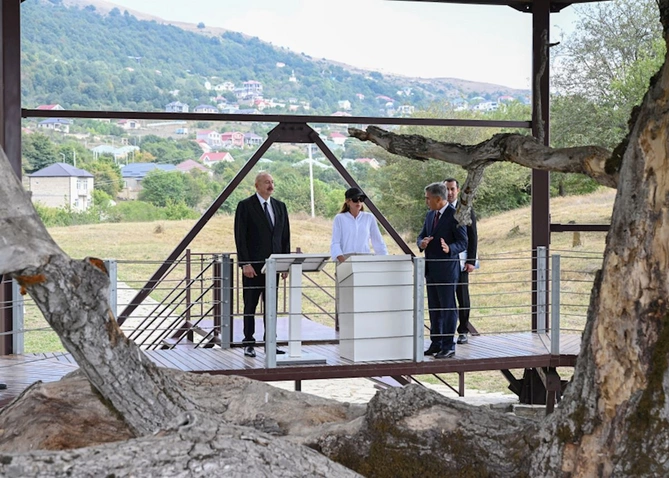 Prezident Şamaxıda Pir Ömər Sultan ziyarətgahında aparılan konservasiya işləri ilə tanış olub — FOTOLAR (YENİLƏNİB) Prezident Şamaxıda Pir Ömər Sultan ziyarətgahında aparılan konservasiya işləri ilə tanış olub — FOTOLAR (YENİLƏNİB)
