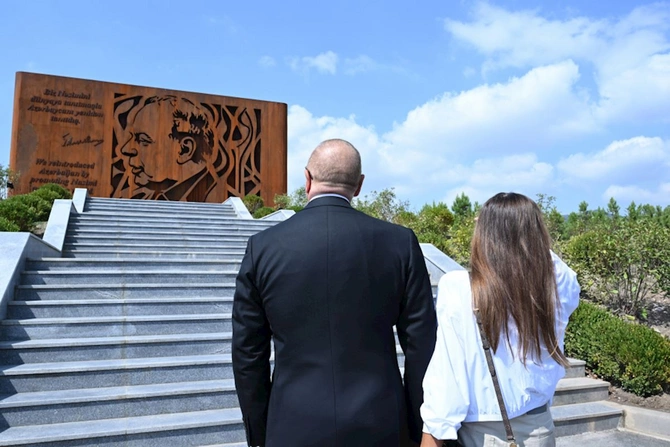 İlham Əliyev Şamaxıda Nəsimi Bağları kompleksi ilə tanış olub — FOTOLAR (YENİLƏNİB) İlham Əliyev Şamaxıda Nəsimi Bağları kompleksi ilə tanış olub — FOTOLAR (YENİLƏNİB)