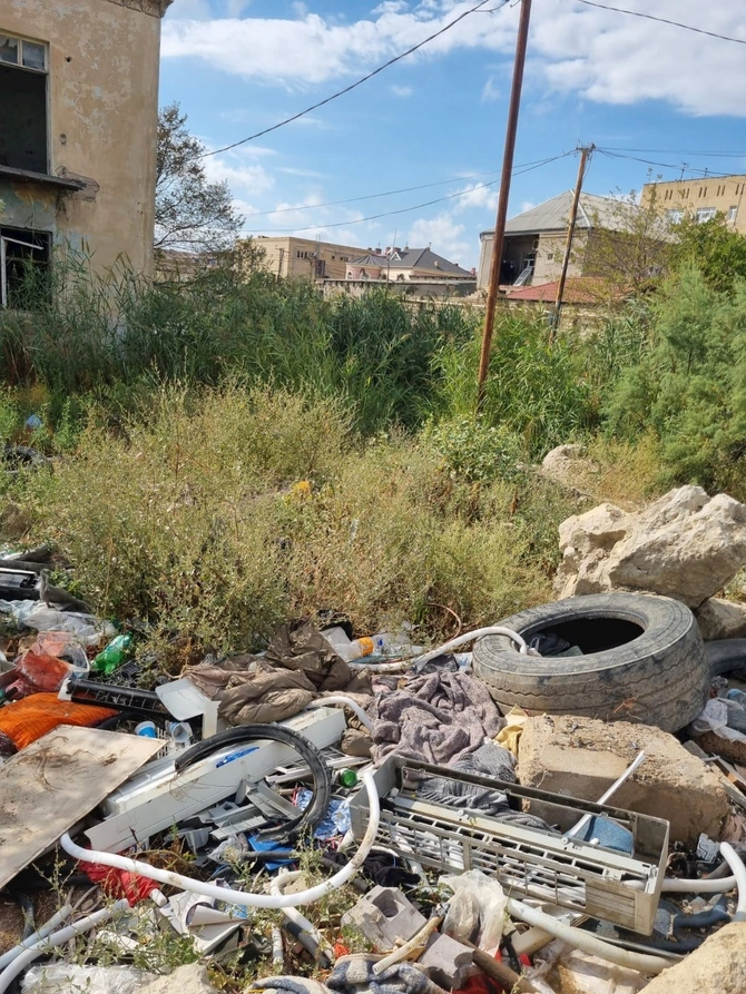 Lökbatanda MKİ rəhbəri maklerlik edir? — Özündən açıqlama (Gizli çəkiliş) Lökbatanda MKİ rəhbəri maklerlik edir? — Özündən açıqlama (Gizli çəkiliş)
