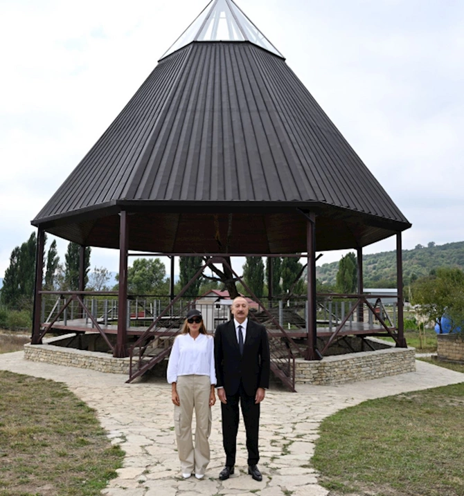 Prezident Şamaxıda Pir Ömər Sultan ziyarətgahında aparılan konservasiya işləri ilə tanış olub — FOTOLAR (YENİLƏNİB) Prezident Şamaxıda Pir Ömər Sultan ziyarətgahında aparılan konservasiya işləri ilə tanış olub — FOTOLAR (YENİLƏNİB)