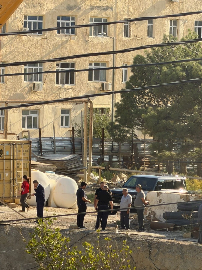 Lökbatanda MKİ rəhbəri maklerlik edir? — Özündən açıqlama (Gizli çəkiliş) Lökbatanda MKİ rəhbəri maklerlik edir? — Özündən açıqlama (Gizli çəkiliş)