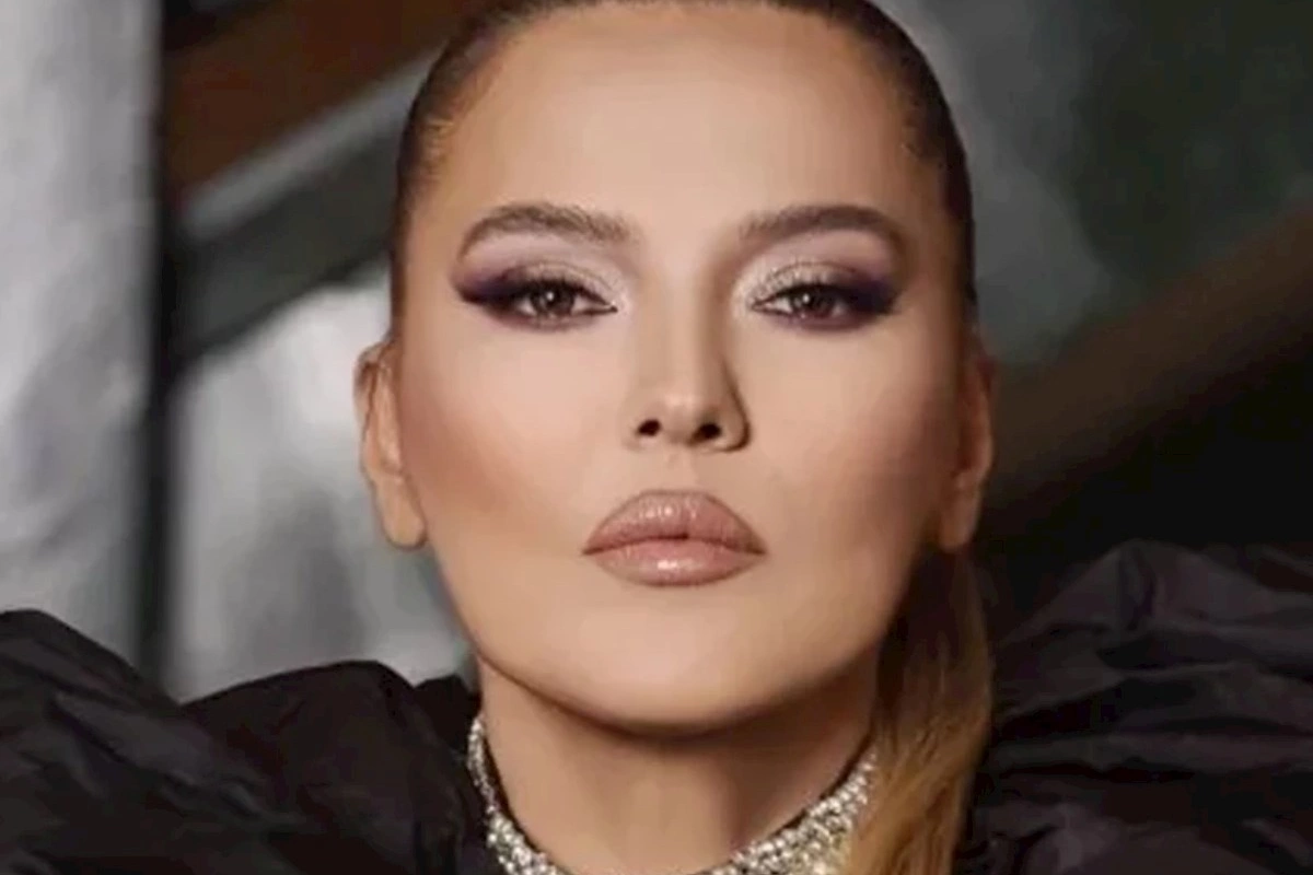 Demet Akalından qalmaqallı paylaşım: Bir ulduzam, göydə parlayıram