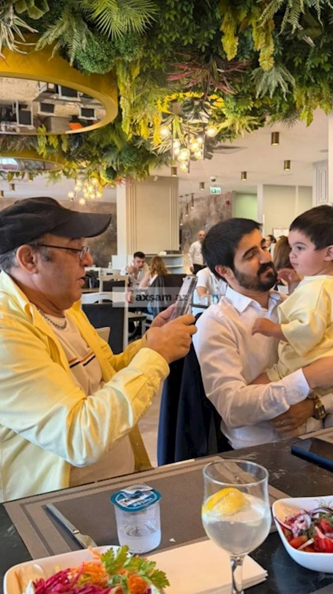 Elariz oğlu və nəvəsi ilə — FOTO Elariz oğlu və nəvəsi ilə — FOTO
