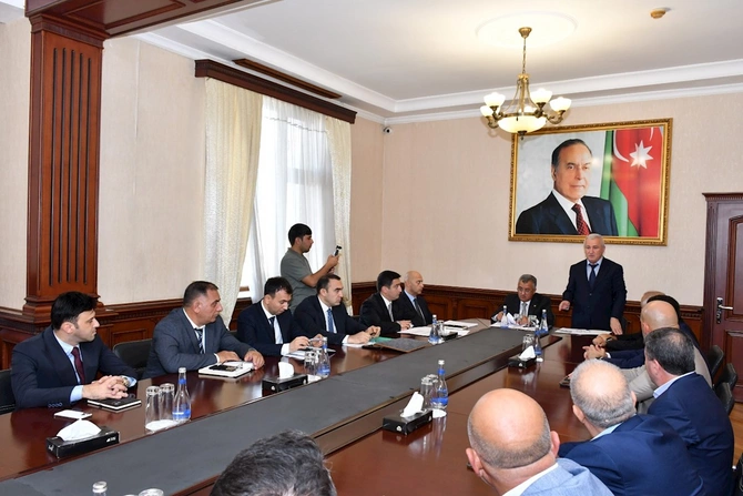 Kənd təsərrüfatının inkişafına dair Dövlət Proqramının icrası çərçivəsində görülmüş işlər və hədəflər müzakirə olunub — FOTOLAR