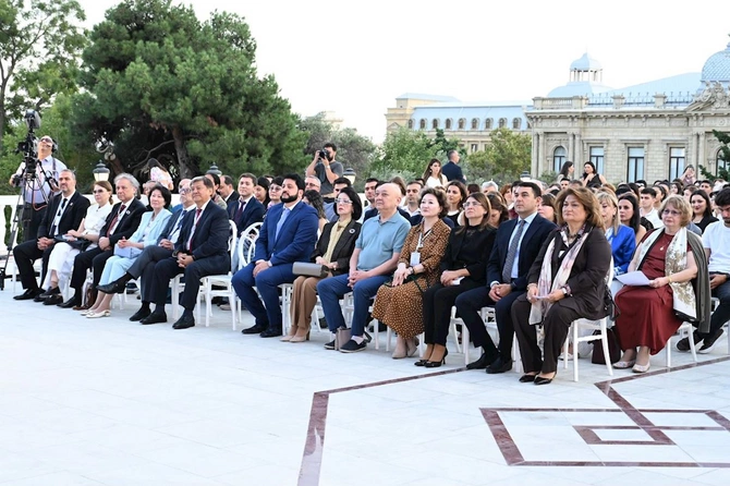 Filarmoniyada Üzeyir Hacıbəyli festivalının açılış mərasimi keçirilib — FOTOLAR Filarmoniyada Üzeyir Hacıbəyli festivalının açılış mərasimi keçirilib — FOTOLAR