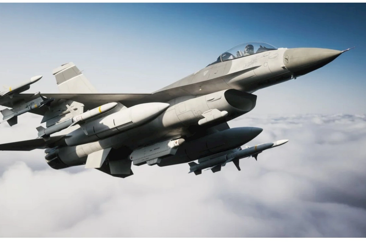 Trampın iqamətgahı üzərində həyəcanlı anlar: F-16 qırıcısı mülki təyyarəni ələ keçirdi