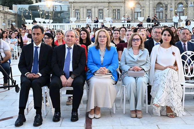 Filarmoniyada Üzeyir Hacıbəyli festivalının açılış mərasimi keçirilib — FOTOLAR Filarmoniyada Üzeyir Hacıbəyli festivalının açılış mərasimi keçirilib — FOTOLAR