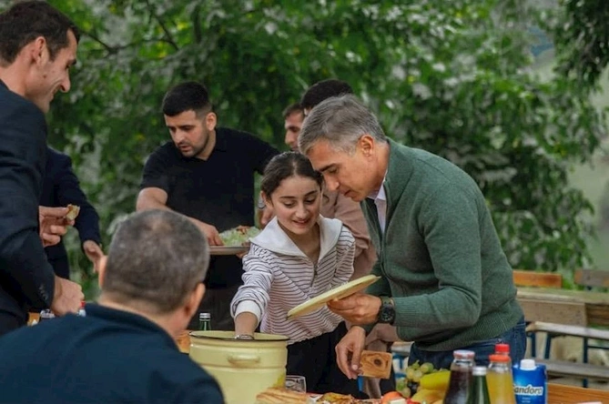 Pəncəlinin ailəsində xoş gün: Anar Ələkbərov da iştirak etdi — FOTOLAR Pəncəlinin ailəsində xoş gün: Anar Ələkbərov da iştirak etdi — FOTOLAR