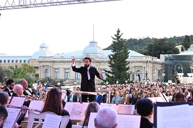 Filarmoniyada Üzeyir Hacıbəyli festivalının açılış mərasimi keçirilib — FOTOLAR Filarmoniyada Üzeyir Hacıbəyli festivalının açılış mərasimi keçirilib — FOTOLAR