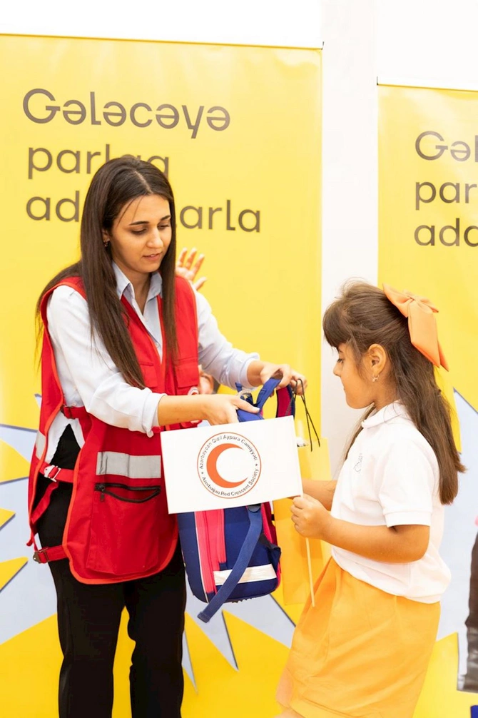 Yelo Bank Cəbrayılda birincilərin məktəb həyəcanına şərik oldu — FOTOLAR