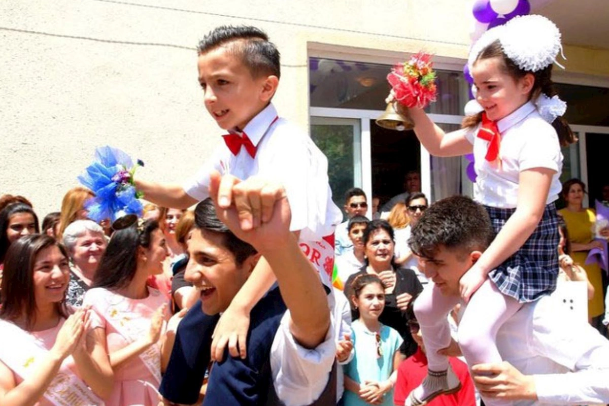 Bu məzunlar qızıl və gümüş nişanla təltif edildi