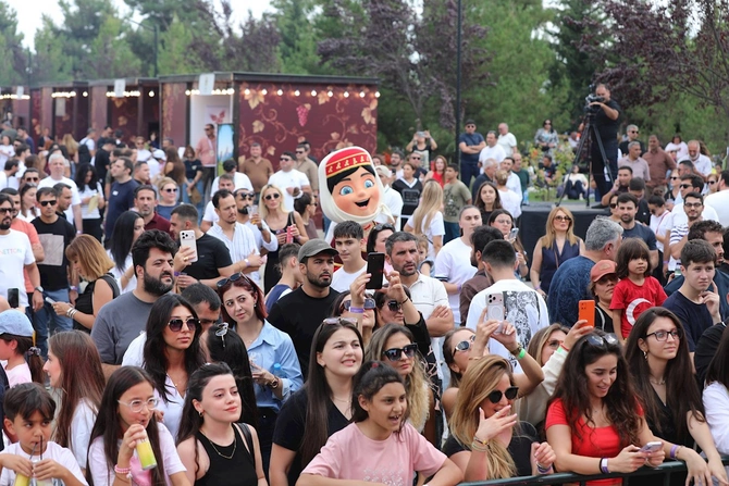 Şamaxıda ikigünlük Üzüm və Şərab Festivalı başa çatdı — FOTOLAR Şamaxıda ikigünlük Üzüm və Şərab Festivalı başa çatdı — FOTOLAR
