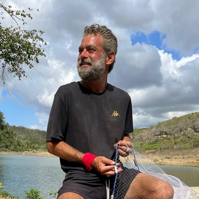 Məşhur aktyor 46 yaşını qeyd etdi: Görünüşü ilə gündəmə gəldi — FOTO