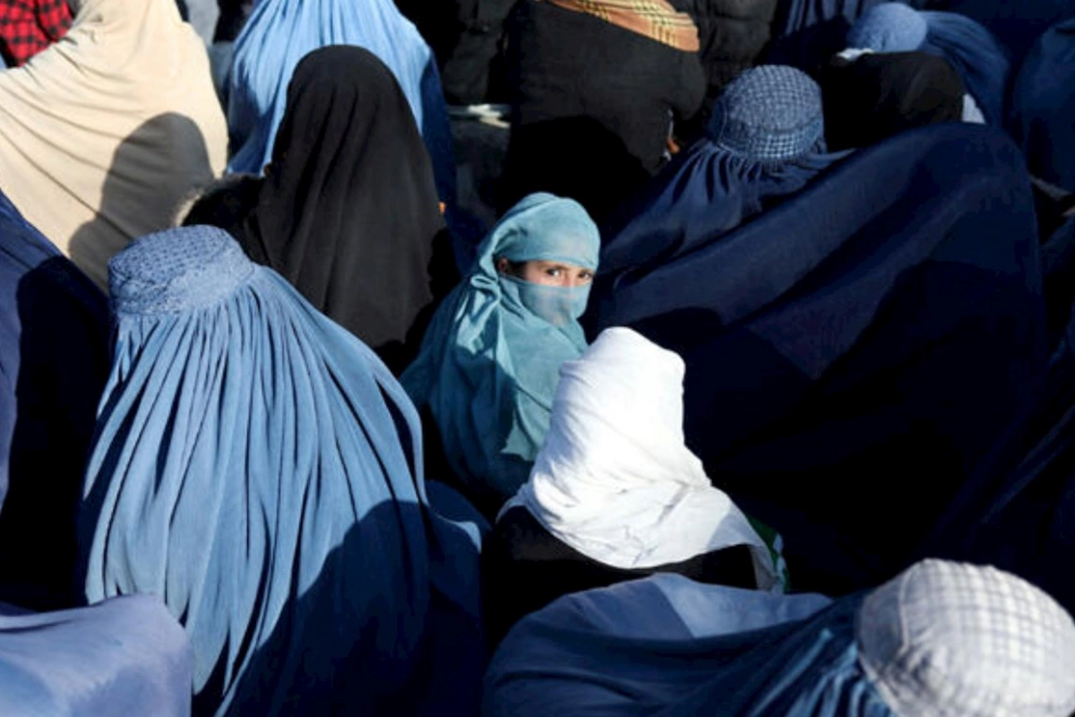 İtaliyada məktəblərdə niqab və burqaya qadağa planlaşdırılır