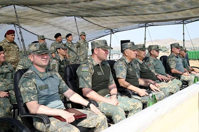 Zakir Həsənov hərbi polisin döyüş hazırlığını izləyib — FOTOLAR Zakir Həsənov hərbi polisin döyüş hazırlığını izləyib — FOTOLAR