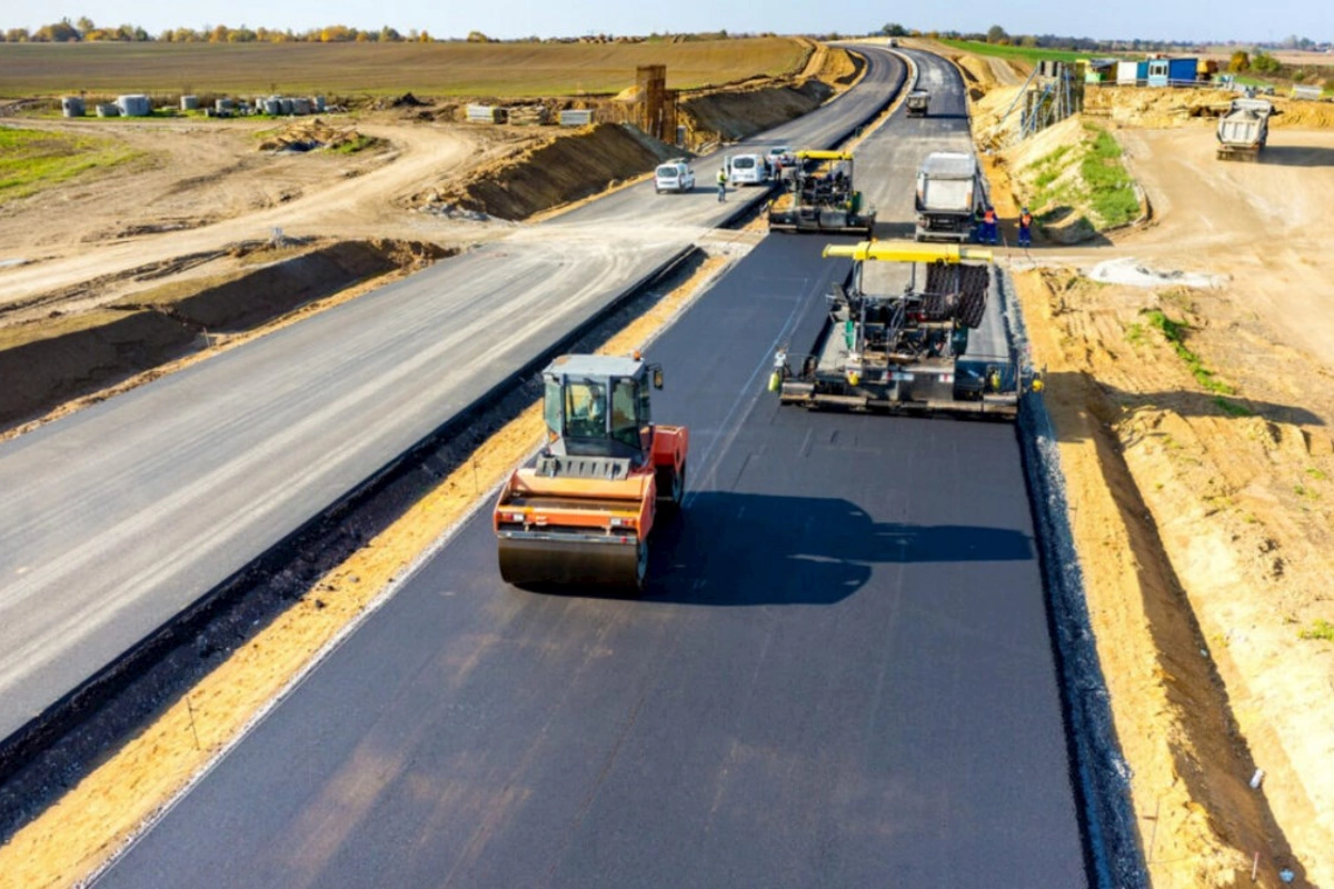 Şuşada yol çəkən şirkət içməli su borusunu sıradan çıxardı