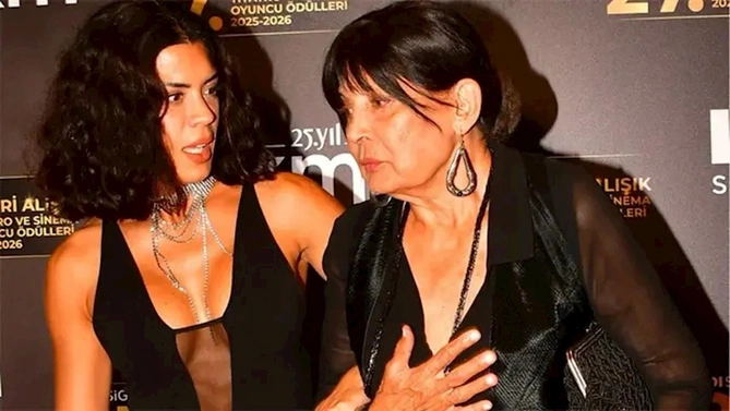 83 yaşlı aktrisa qırmızı xalçada qəfil özünü pis hiss etdi, qızı köməyinə çatdı — FOTOLAR