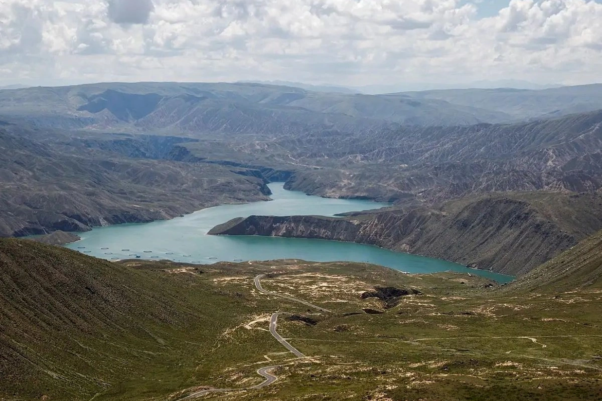 Çində güclü zəlzələ baş verdi